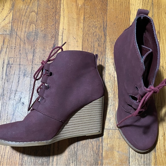 Nautica Wedges Burgundy size 7 - Picture 1 of 16